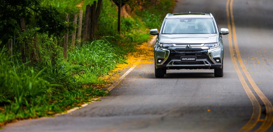  Mitsubishi Outlander HPE-S 2018 года  (LA) (фото 17 из 40)